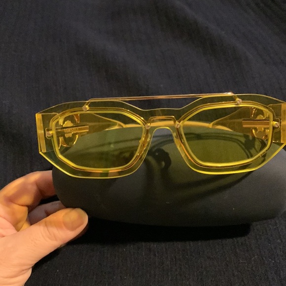 Versace unisex brow bar geometric sunglasses. 51 mm. Yellow - Picture 2 of 9